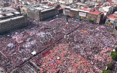 El Zócalo reúne a más de 600 mil personas en acto encabezado por Sheinbaum