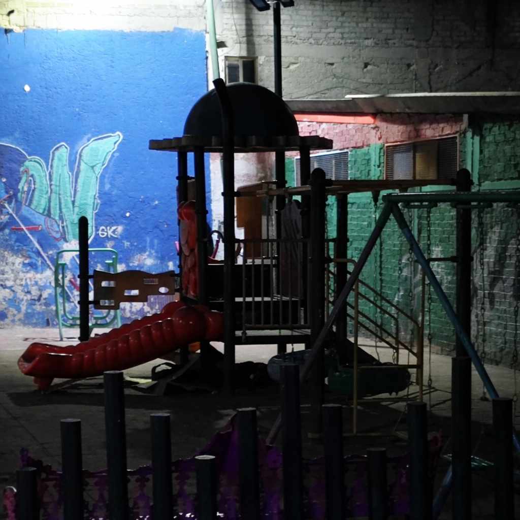 foto representativo hombre sin vida afuera del Metro Tezozómoc