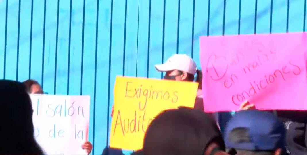 protesta en primaria de Azcapotzalco