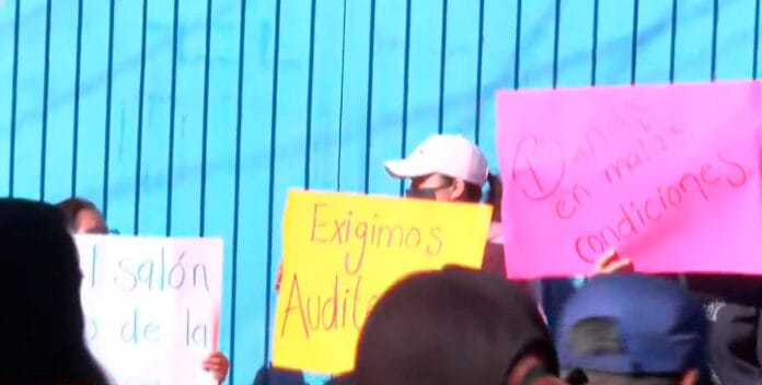 protesta en primaria de Azcapotzalco