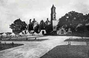 Atrio de la Parroquia de los Apóstoles Felipe y Santiago