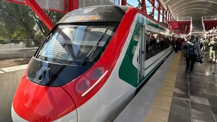 costo tren Buenavista AIFA fotografia en etacion suburbano